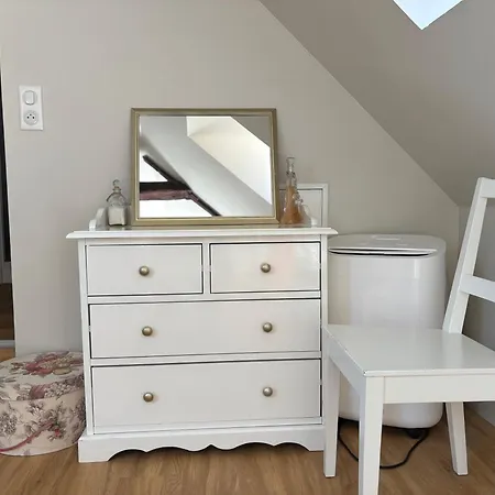Daire Bajocasse Duplex Climatise Spacieux 3 Ch 2 Sdb Cosy Decoration Elegante Plein Centre Parking Public Gratuit Proche Plages Du Debarquement Bayeux