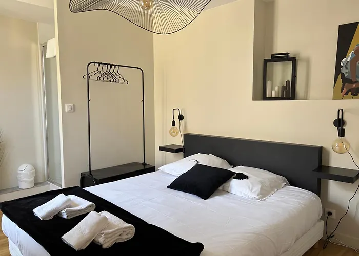 Bajocasse Duplex Spacieux 3 Ch 2 Sdb Cosy Decoration Elegante Plein Centre Parking Public Gratuit Proche Plages Du Debarquement Apartment *