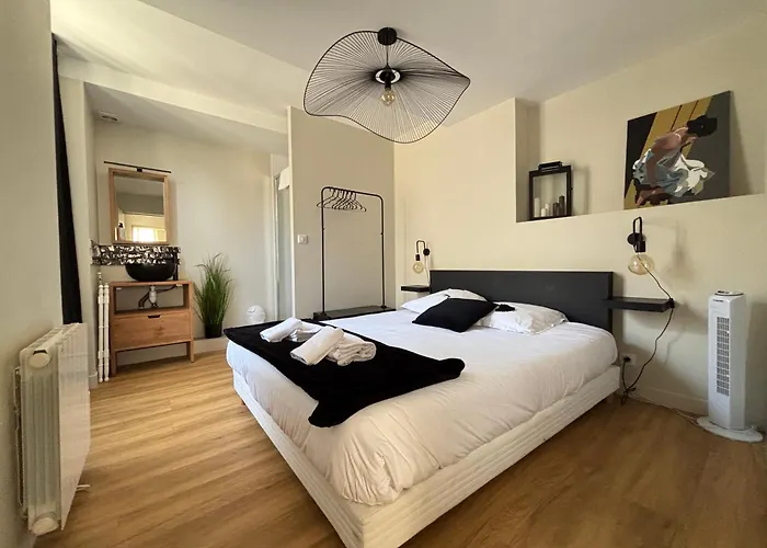 Appartement Bajocasse Duplex Spacieux 3 Ch 2 Sdb Cosy Decoration Elegante Plein Centre Parking Public Gratuit Proche Plages Du Debarquement Bayeux