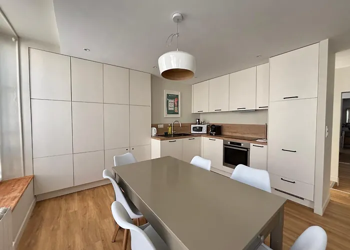 Bajocasse Duplex Spacieux 3 Ch 2 Sdb Cosy Decoration Elegante Plein Centre Parking Public Gratuit Proche Plages Du Debarquement